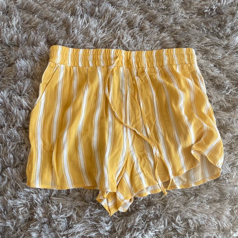 NWT yellow striped shorts never worn forever 21 medium pocket shorts string tie